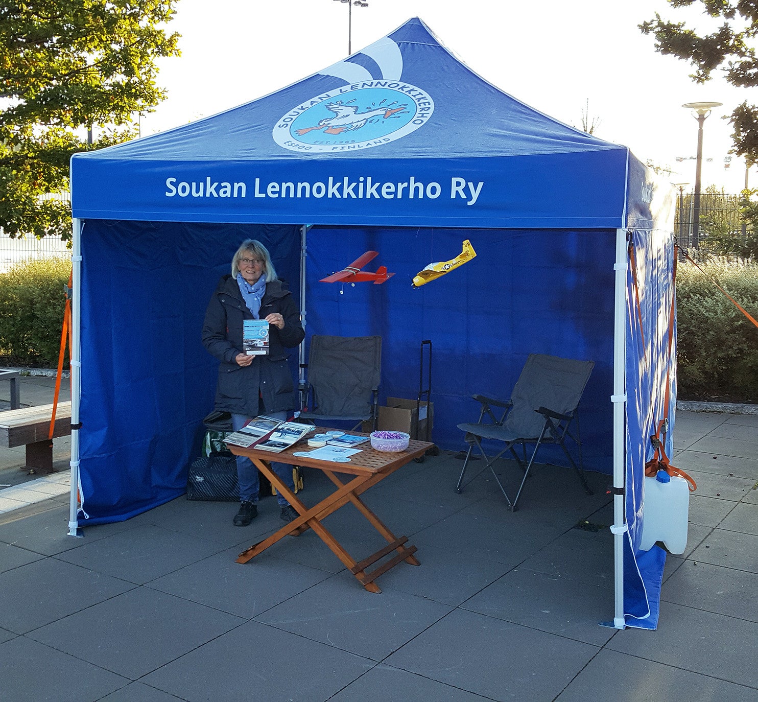 Pop up teltta 2x2m, 40mm alumiinirunko, nopea kasata, uv-suojattu. Toriteltta / näyttelyteltta / pikateltta / markkinateltta